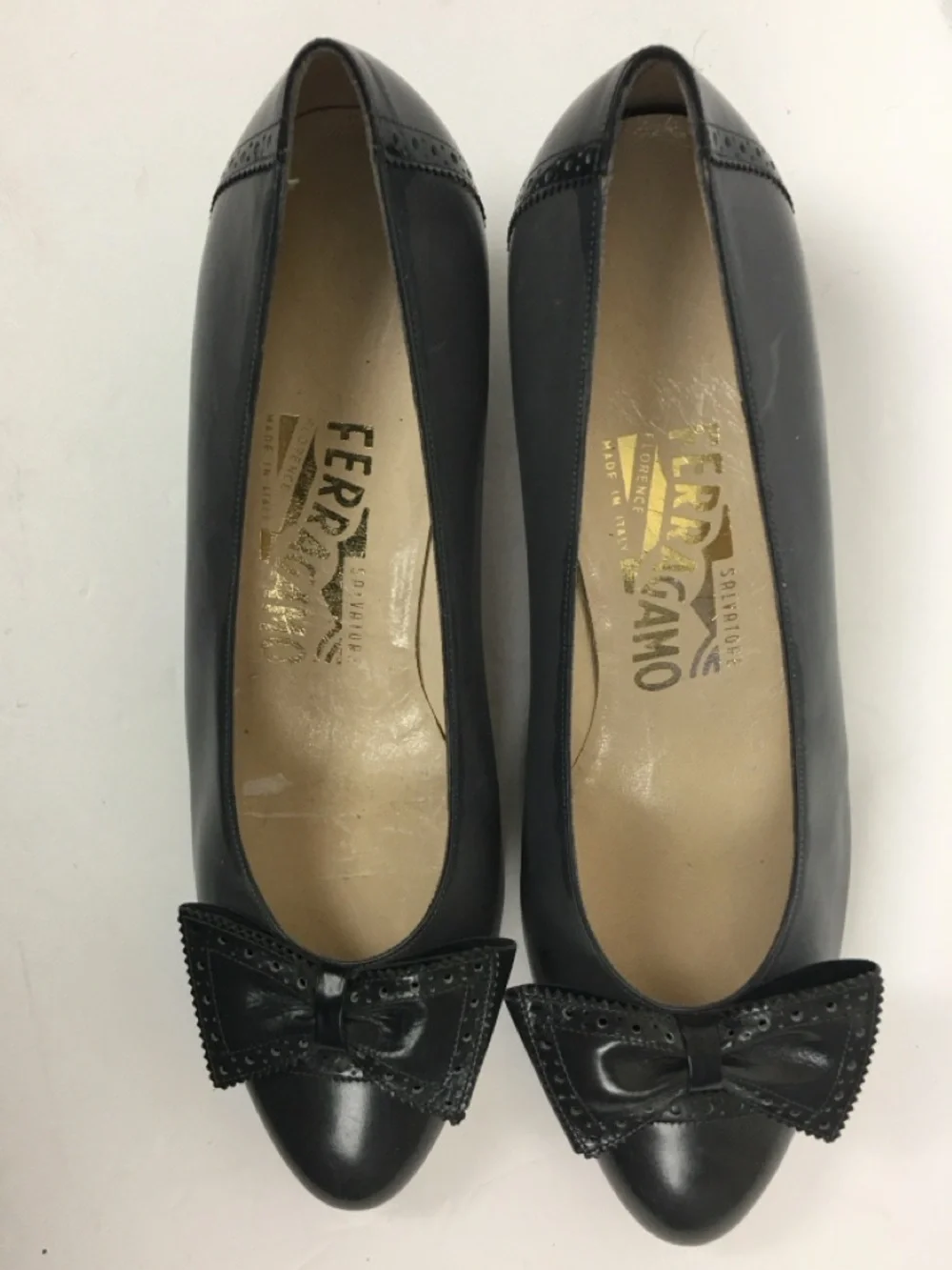 Salvatore Ferragamo Iconic Classic Grey Leather Vara Bow Kitten Heels  6B - Picture 6 of 12